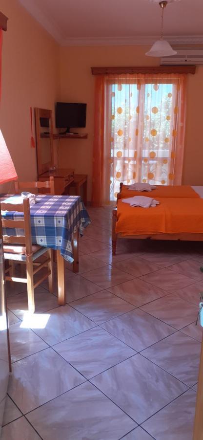 To Spiti Tis Eirinis Apartment Poros Town Exterior photo