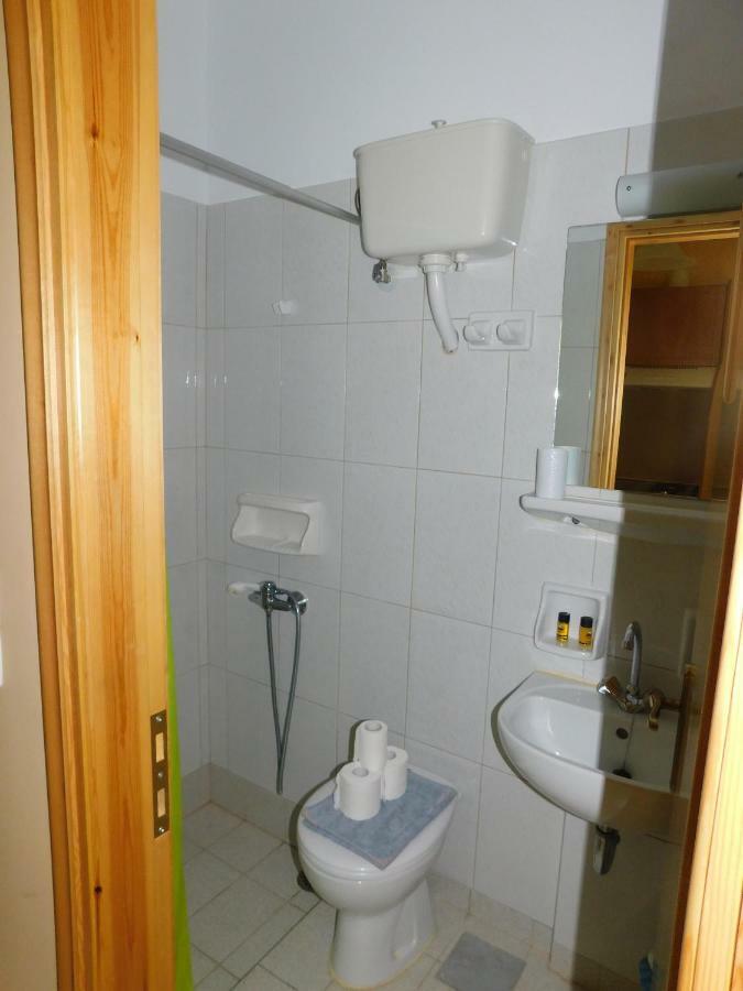 To Spiti Tis Eirinis Apartment Poros Town Exterior photo
