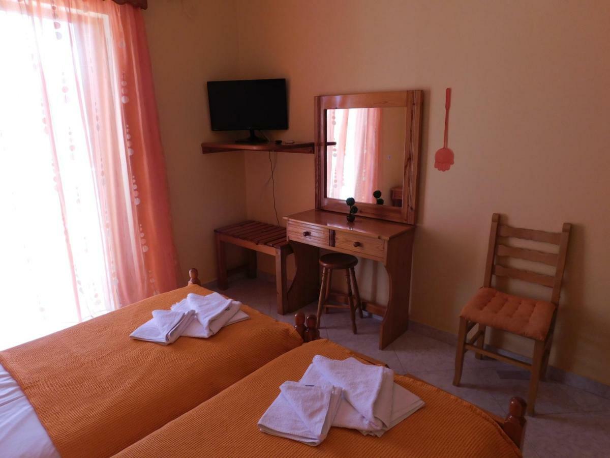 To Spiti Tis Eirinis Apartment Poros Town Exterior photo